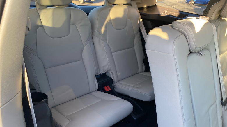 Volvo XC90 2.0 B5P Plus Edition Dark 5dr AWD Geartronic Petrol Estate